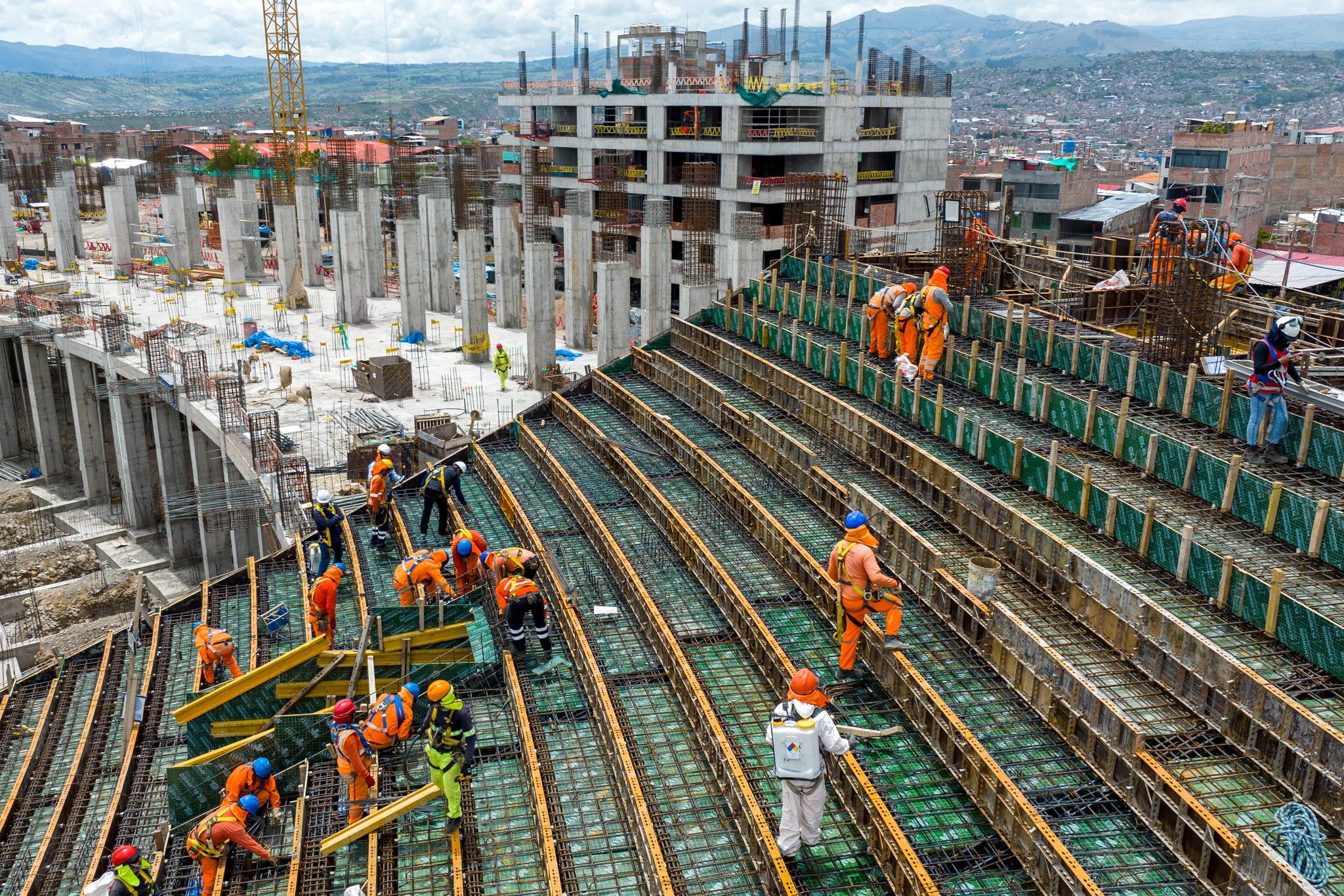 Gobierno Regional supervisa el vaciado de tribunas del Estadio de Ayacucho